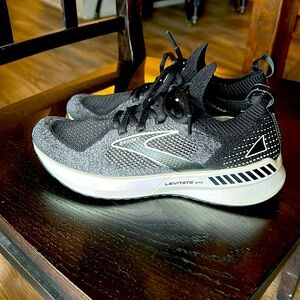 Women’s Brooks Levitate GTS running shoes